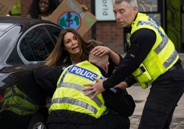 Terrified Video of masked agents hauling woman from car renews outrage in Chicago