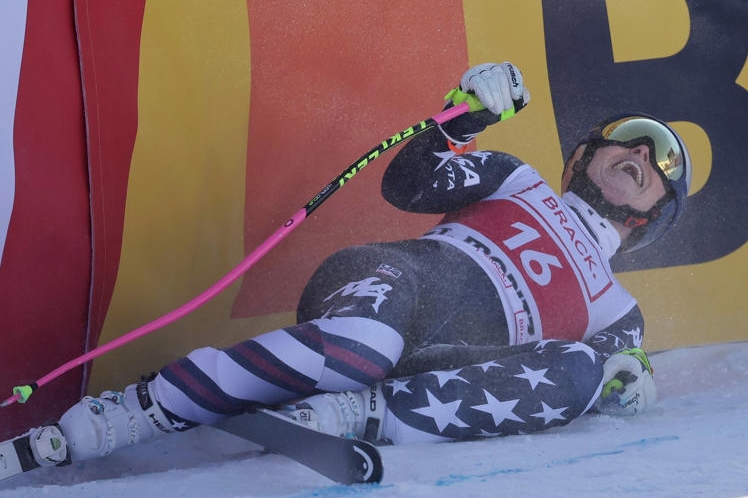 Lindsey Vonn says Olympic injury 'more severe' than broken leg.