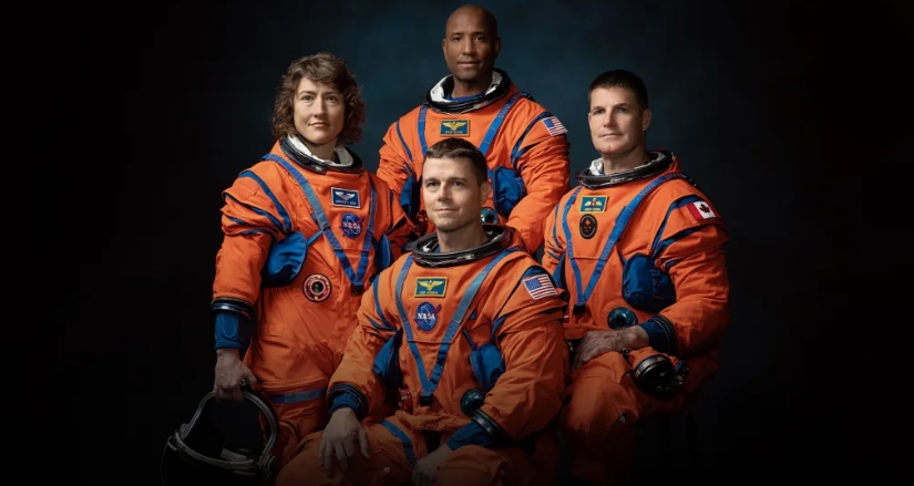 Artemis II crew splashes down.