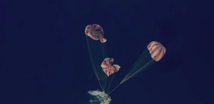 Artemis II crew splashes down