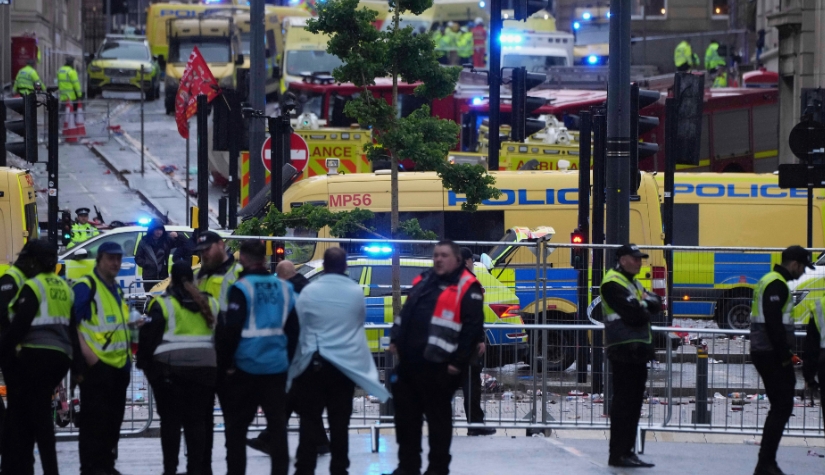 At least 15 hurt after driver plows car into Louisiana parade crowd..