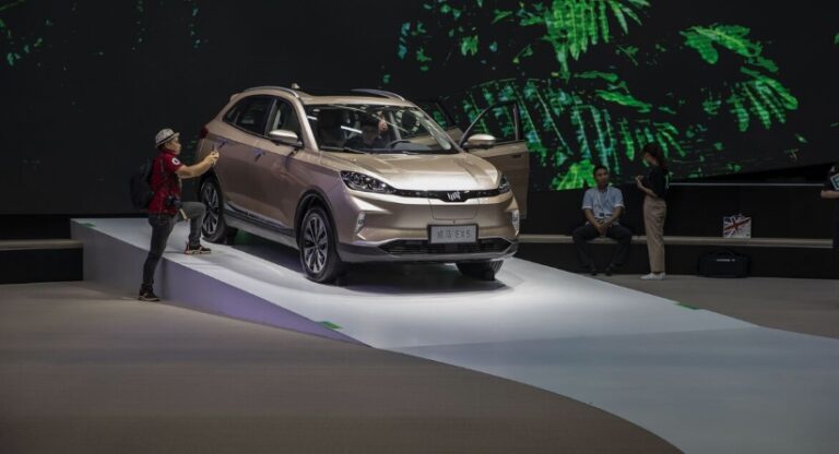 China’s latest EV showstopper costs $13,000, tops 300 miles, and offers a 99-second battery swap .