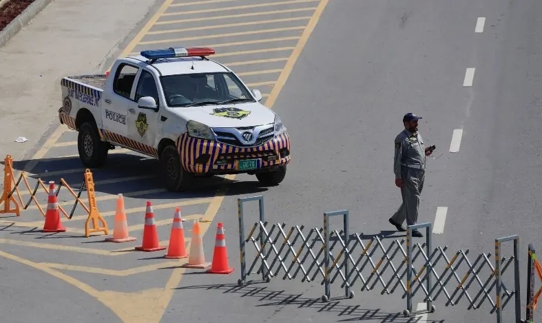 Iran casts doubt over talks as Vance heads to Pakistan..