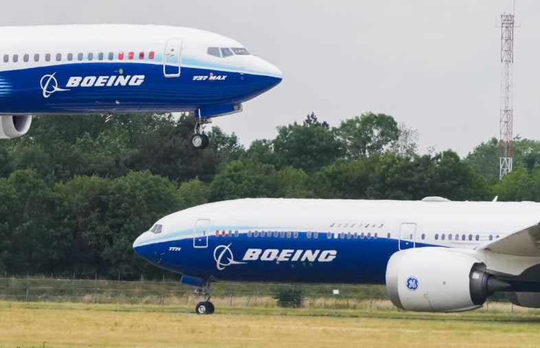 Boeing confirms Chinese purchase of 200 planes.
