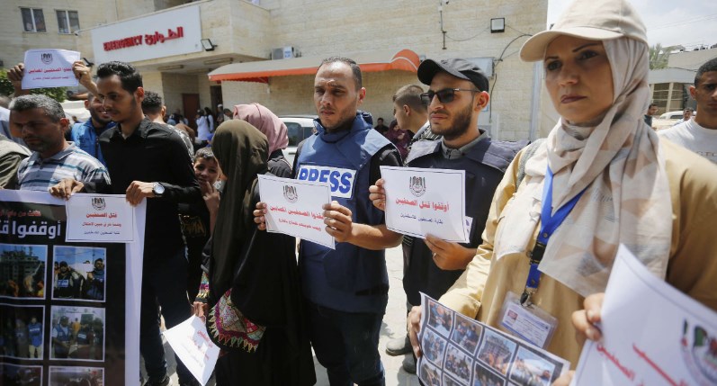 Gaza's journalists to receive international award..