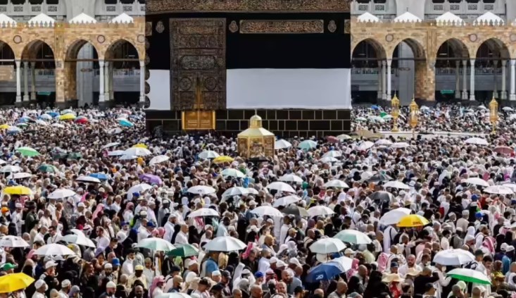 Hajj pilgrimage begins amid extreme temperatures.