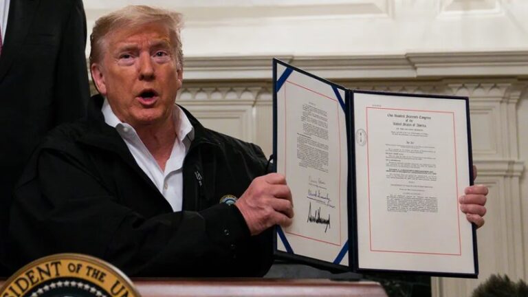 Trump aides must follow Presidential Records Act.