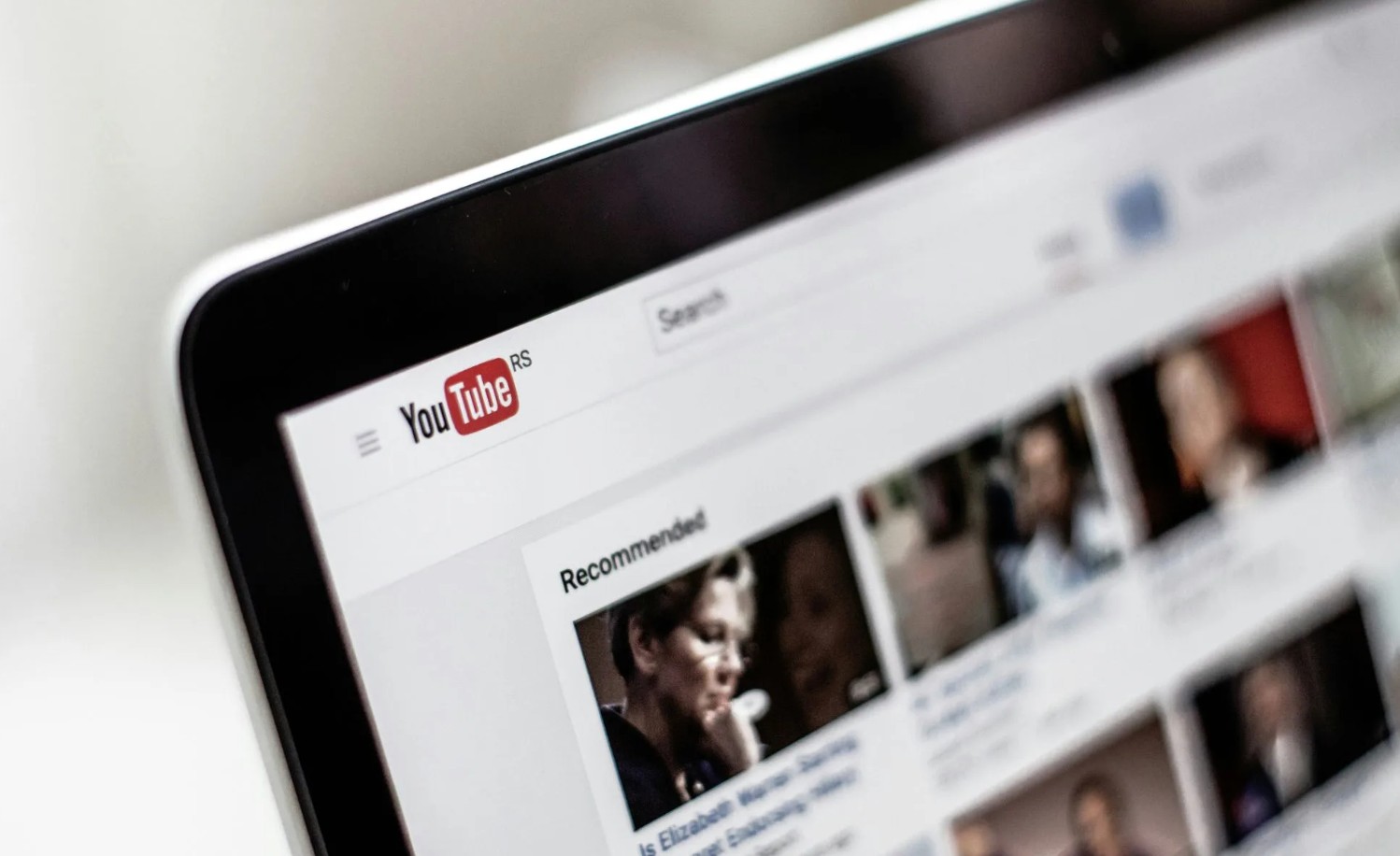 Although YouTube is increasing view numbers, producers are not becoming richer.