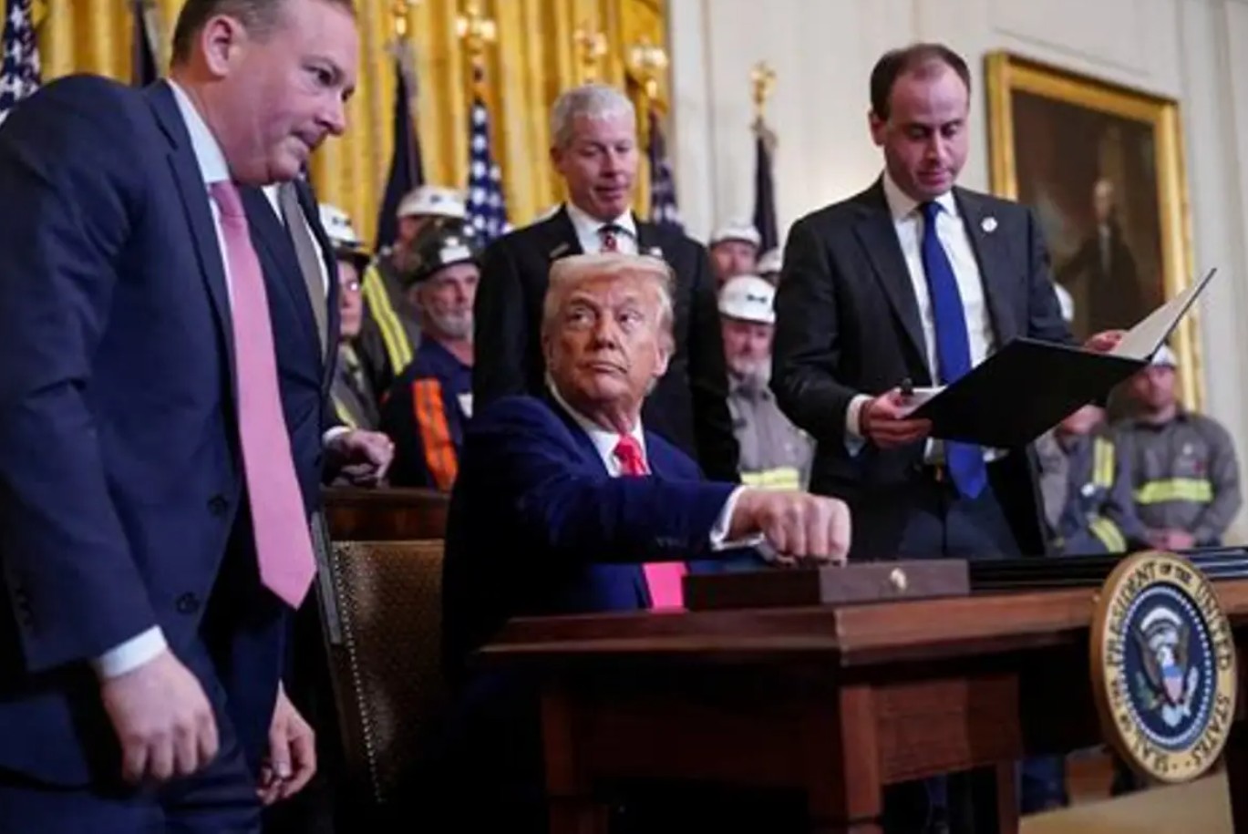 A new poll reveals that Republicans' approval of Trump declines ahead of the midterm elections..