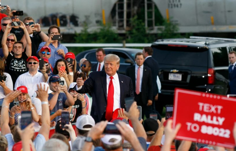 Trump rallies supporters in Chillicothe.