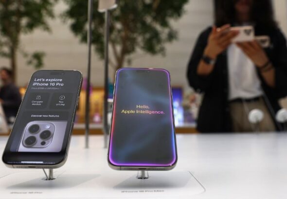 UK Regulator urges Apple to open up iPhone contactless tech and lower fees