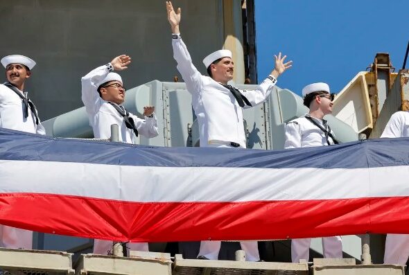 USS Abraham Lincoln arrives in San Diego.